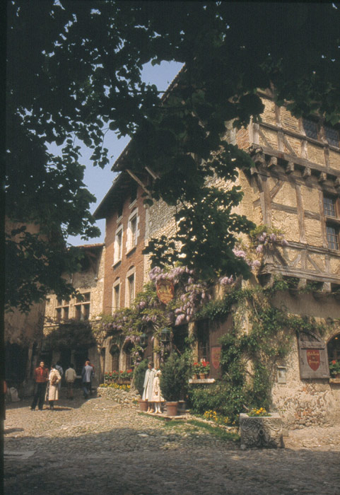 Ostellerie du Vieux P&eacute;rouges (13e si&egrave;cle)