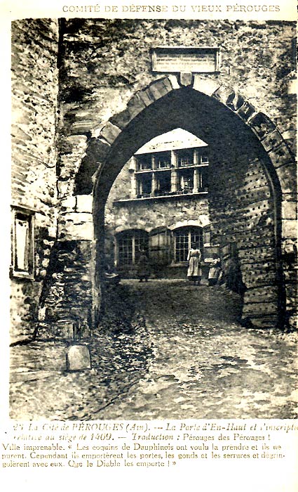 La Porte d'En-Haut et l'inscription relative au si&egrave;ge de 1469.