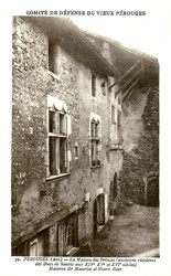 La Maison des Princes (ancienne r&eacute;sidence des Ducs de Savoie aux XIVe, Xve et XVIe si&egrave;cles), Maisons Dr Maurice et Henri Heer.